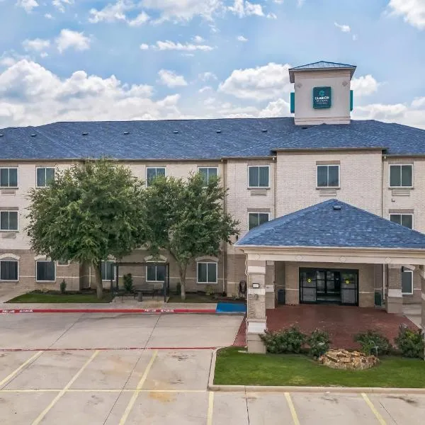 Clarion Inn & Suites Weatherford South，位于韦瑟福德的酒店