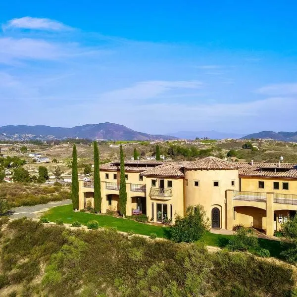 Palazzo Del Sol By AvantStay Breathtaking Home w Mountain Views Hot Tub，位于蒂梅丘拉的酒店