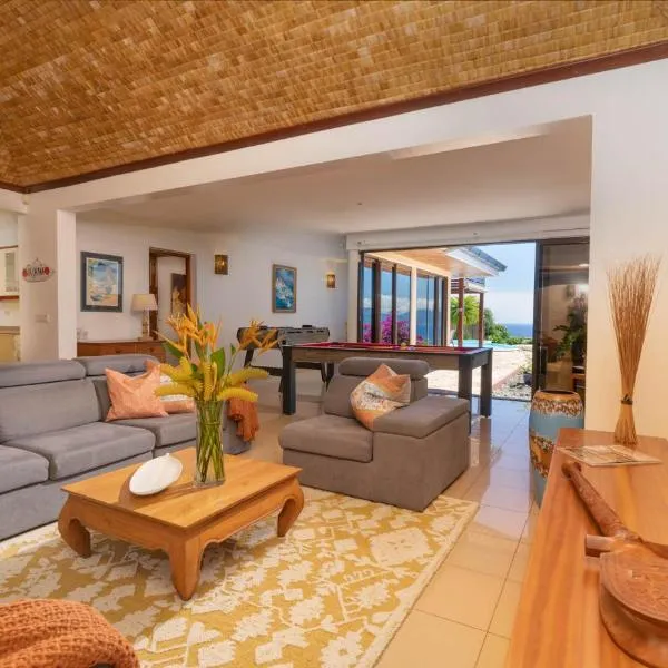 Magnificent 5 Br Villa with pool: amazing views，位于普纳奥亚的酒店
