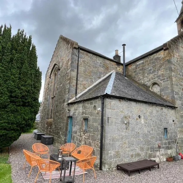 KIRK - Gorgeous church in the heart of Fife converted into a warm home，位于Milton of Balgonie的酒店