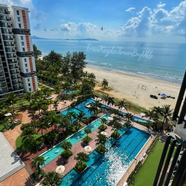 Sea View & Pool View & WiFi & Netflix at Iman Kazoku TimurBay Ville Studio 2BDR，位于关丹的酒店
