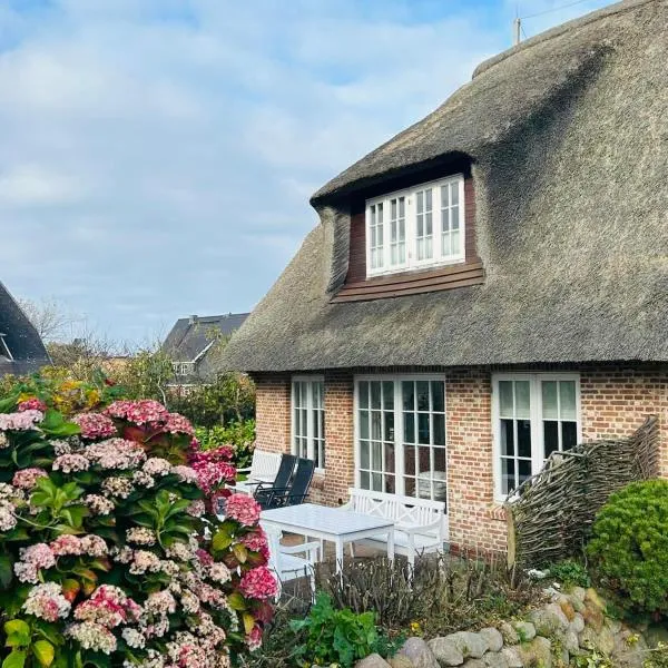 Hiidhüüs Wenningstedt unter Reet mit Sauna，位于文尼斯塔特的酒店