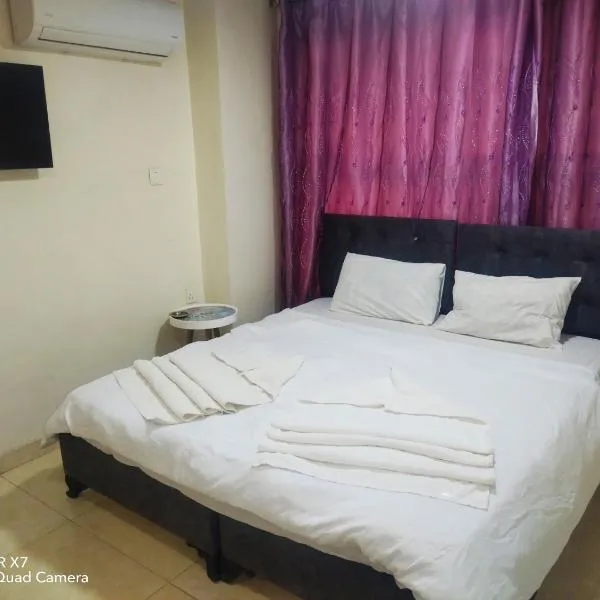 Farah Plaza Hostel &Hotel Apartments，位于亚喀巴的酒店