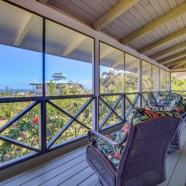 Honomu Home w/ Screened Lanai + Ocean Views!，位于Pepeekeo的酒店