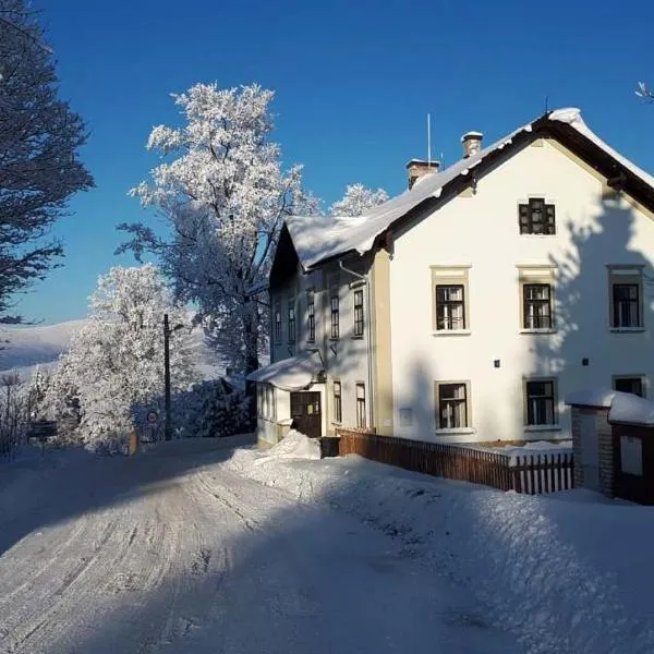 Stará Škola Hedeč，位于克拉利基的酒店