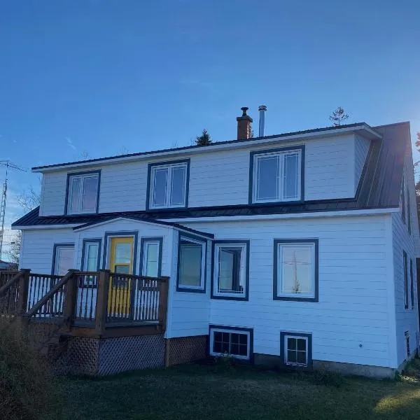 海与山之间的小屋旅馆，位于卡普沙的酒店
