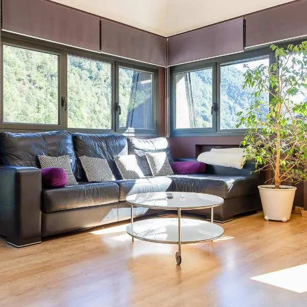 Dúplex Artístico con Terraza I 10 min del Centro I AndStay，位于Santa Coloma的酒店
