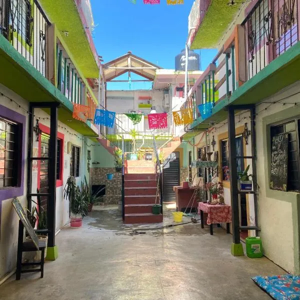 Casa de los colores San cris，位于圣克里斯托瓦尔-德拉斯卡萨斯的酒店
