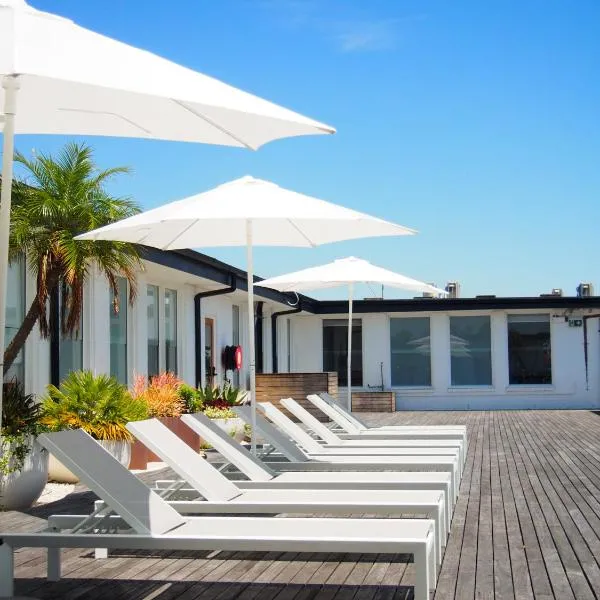Barrys Beach Road Hotel，位于悉尼的酒店