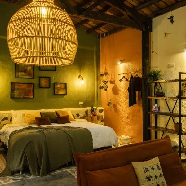 Peaceful rustic cabin steps from town，位于杰里科的酒店
