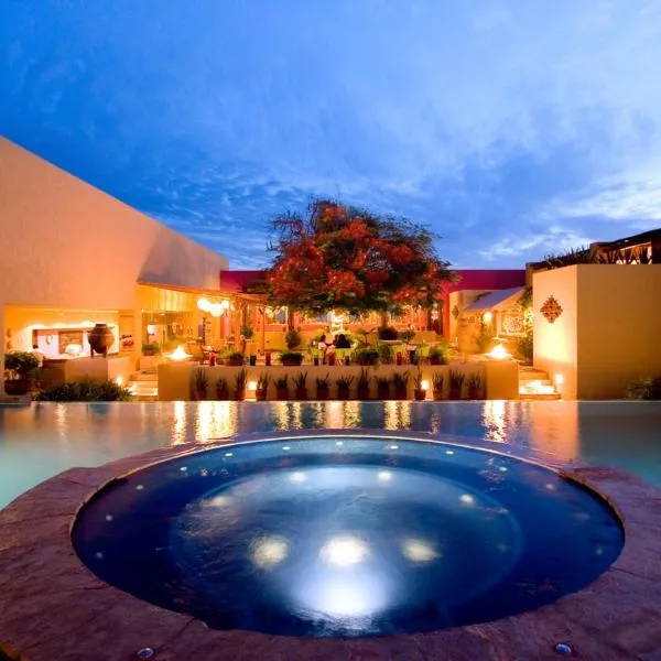 洛斯庭院酒店，位于El Manglito的酒店