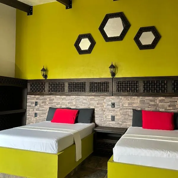 Hotel Villa's Camargo，位于伊斯米基尔潘的酒店