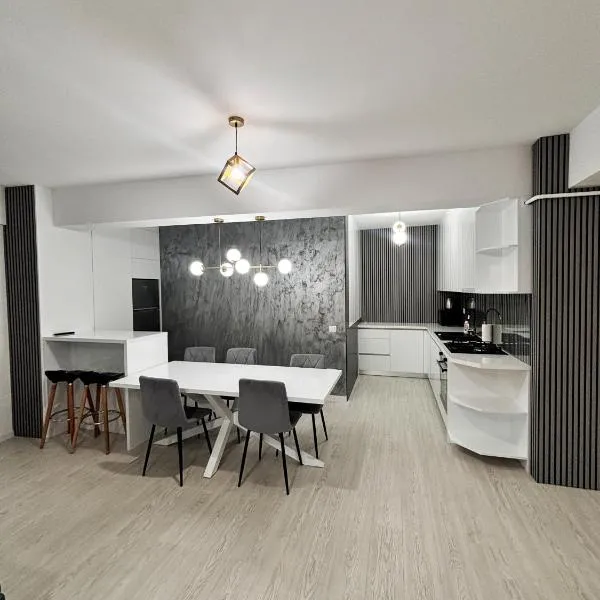 Cozy Unique Penthouses with Terrace and Suceava Magic View，位于苏恰瓦的酒店