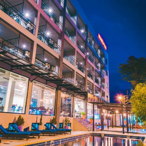 Maikhao Hotel, Phuket，位于迈考海滩的酒店