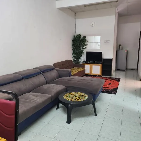 D'Haja 5 KLIA Sepang with Free Wi-Fi & 3 Airconds，位于万津的酒店