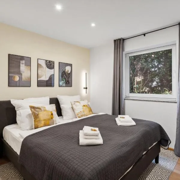 Charysma - Aurum-Suite, modernes & elegantes Design, Parkplatz, Terrasse，位于哈默尔恩的酒店
