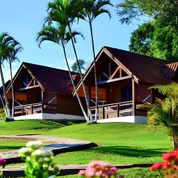 Recanto das Águas - Chalés no meio da Mata Atlântica，位于埃尔多拉多的酒店