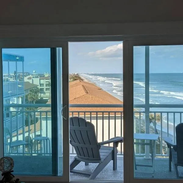 Oceanfront 2Br-2B in Satellite Beach - Ocean Views，位于卫星海滩的酒店