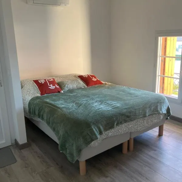 Chambre 2 piscine，位于吉尼亚克的酒店