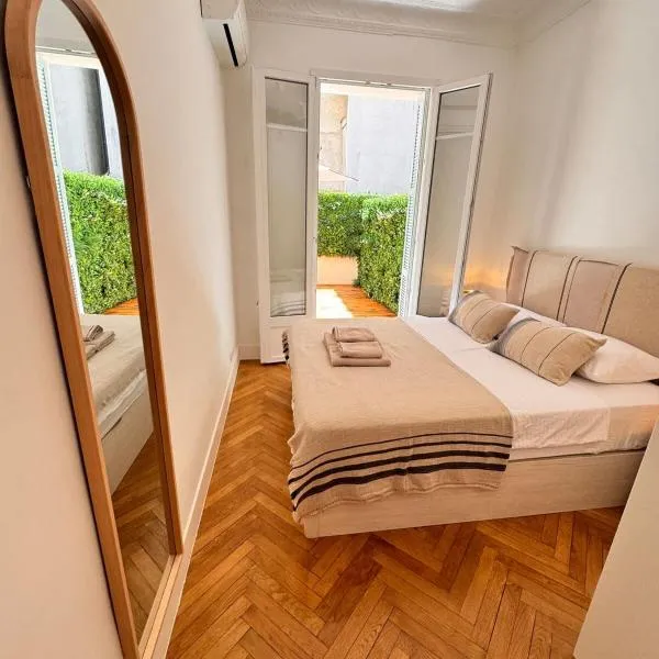 Luxury Central Condo with Private Terrace in Nice，位于尼斯的酒店