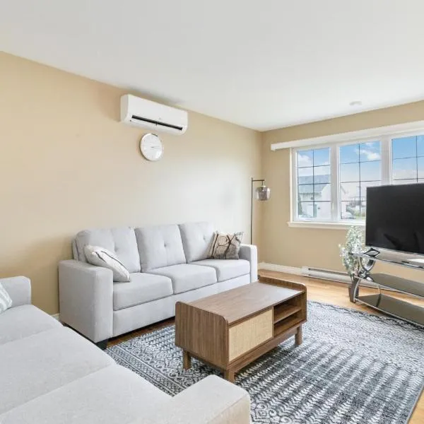 Comfortable, Spacious 3 bedroom Home，位于蒙克顿的酒店