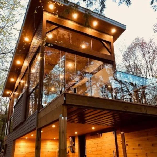 Muskoka Charm Beautiful four bedroom cottage，位于格雷文赫斯特的酒店