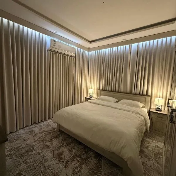 شقه مفروشه 2 قريبه من المطار，位于泰布克的酒店