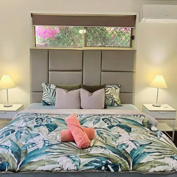 Relaxing Hamptons Style Home In Forest Lake，位于Doolandella的酒店