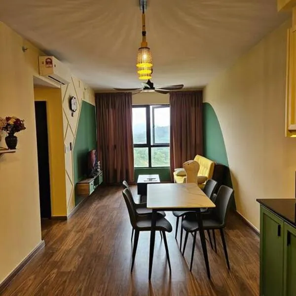 Gaia Residences Bandar Gamuda Gardens, Cozy Retreat with Mountain Views，位于万挠的酒店