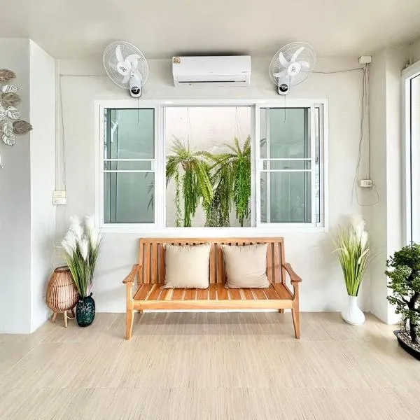 Yoi Hotel krabi，位于甲米镇的酒店
