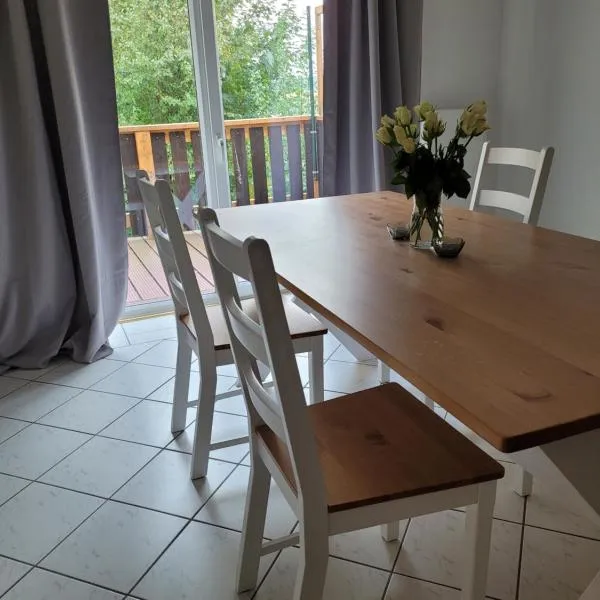 Ferienwohnung mit Balkon，位于Holle的酒店