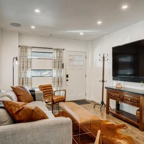Modern Liberty Park Home and Hot Tub，位于盐湖城的酒店