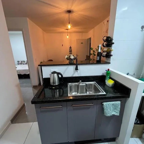 Apartamento 2 quartos, prox Outlet Campo Largo BR e Hospitais possui lava e seca，位于坎普拉古的酒店