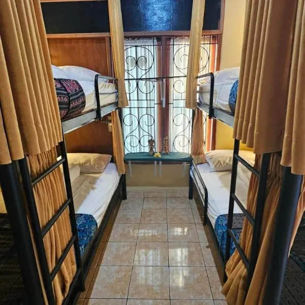 Lovina Guesthouse Mai Family，位于新加拉惹的酒店