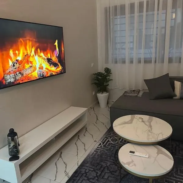 Magnificent Cozy New Luxury Condo in Prime Casablanca Location，位于Les Camps的酒店