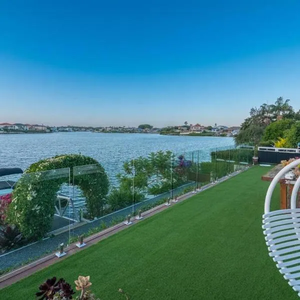 Immaculate Waterfront Residence-Masterpiece，位于黄金海岸的酒店