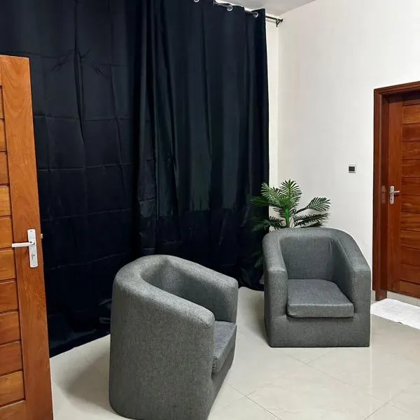 Your Private Room In Cotonou Guesthouse，位于科托努的酒店