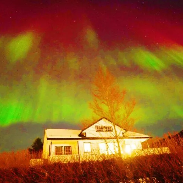 Banpim hillside Lofoten with Jacusszi，位于Gravdal的酒店