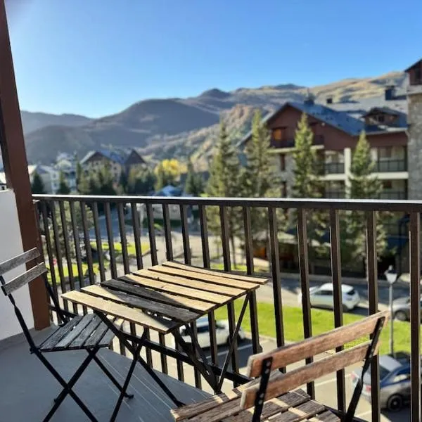 Estudio con increíbles vistas a la montaña en el centro de Formigal - Esquía sin llaves，位于福米加尔的酒店