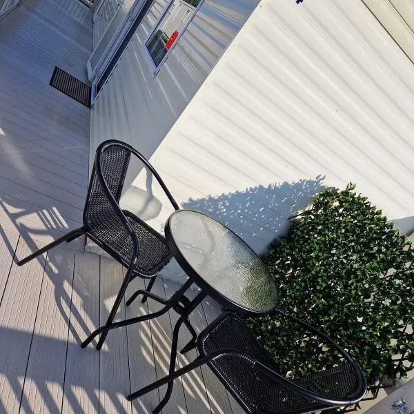 L & J Caravan Skegness，位于查珀尔圣伦纳兹的酒店