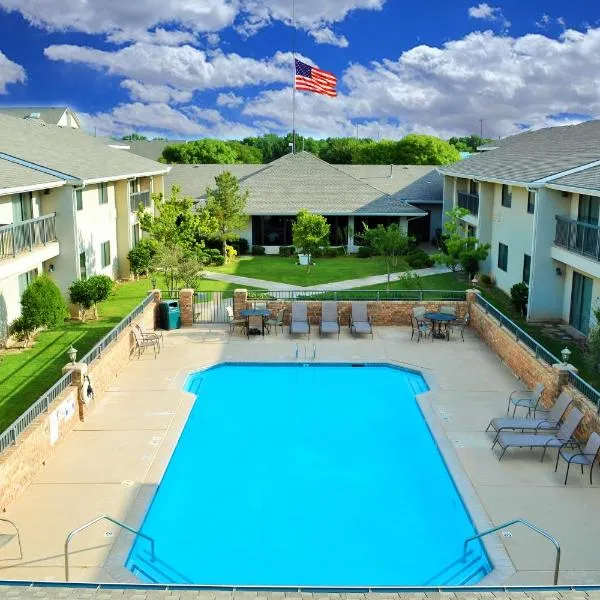 拉伯克阿什莫套房酒店，位于拉伯克的酒店