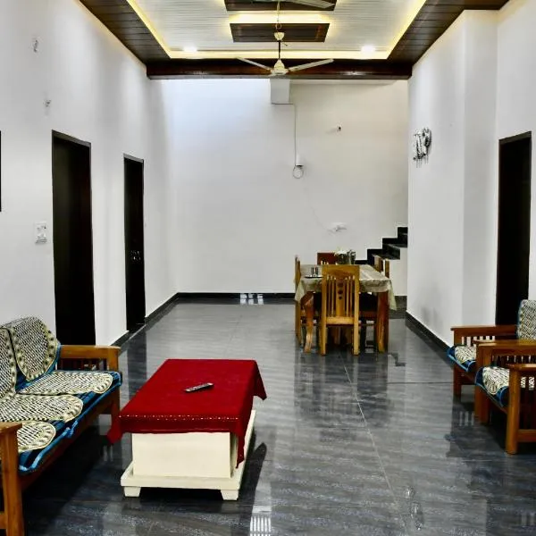 Village Villa Agra，位于Tājganj的酒店