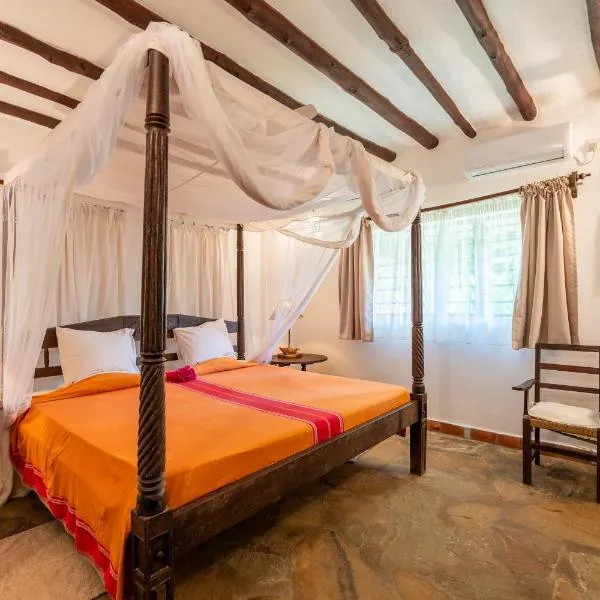 Diani Marine Divers Village，位于迪亚尼海滩的酒店