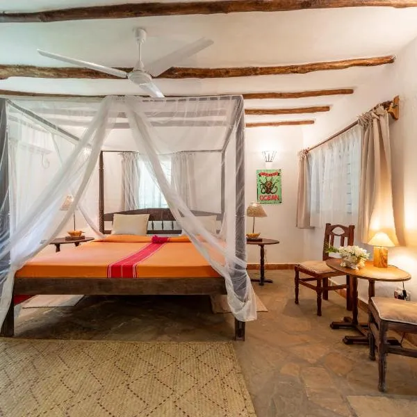 Diani Marine Divers Village，位于迪亚尼海滩的酒店
