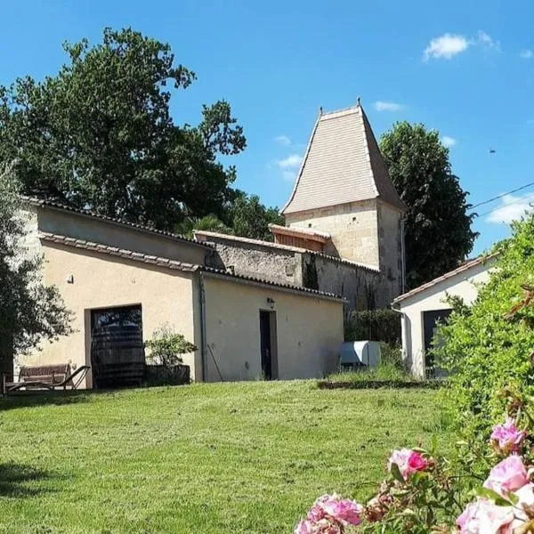 La Tour de Jeanne, à 10 minutes de Saint-Emilion，位于Gardegan-et-Tourtirac的酒店