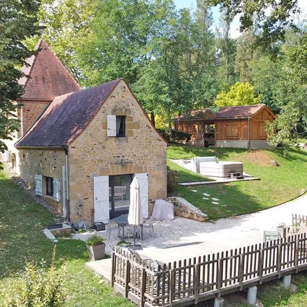 Maison climatisée avec jacuzzi à 10 min de Sarlat，位于萨尔拉拉卡内达的酒店