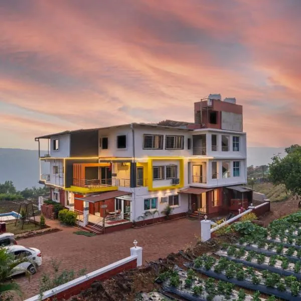 Strawberry King Resort，位于马哈巴莱斯赫瓦尔的酒店