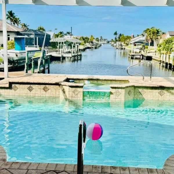 Waterfront Bliss Retreat Sailboat Access and Heated Pool，位于珊瑚角的酒店