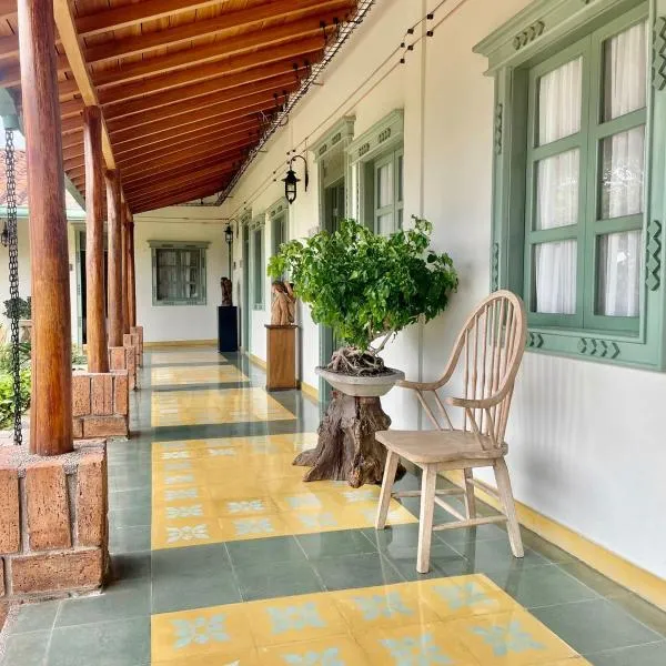 HOTEl NUSS，位于San Roque的酒店