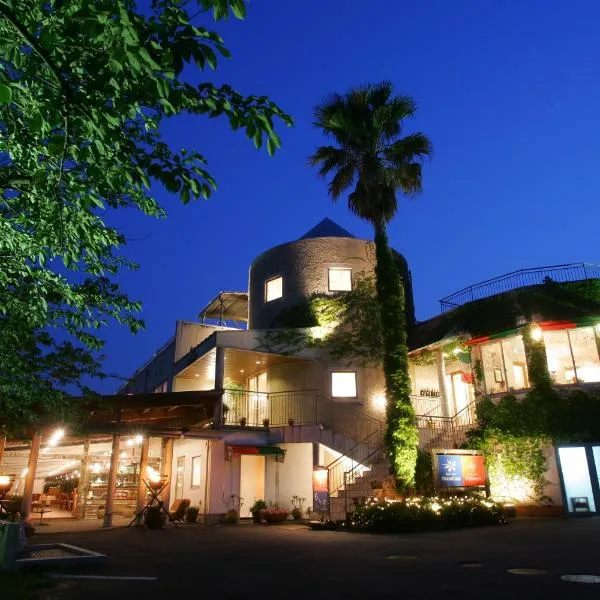 莫阿纳海岸度假村酒店，位于Akinokami的酒店